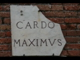 03963 ostia - regio i - cardo maximus - schild.jpg